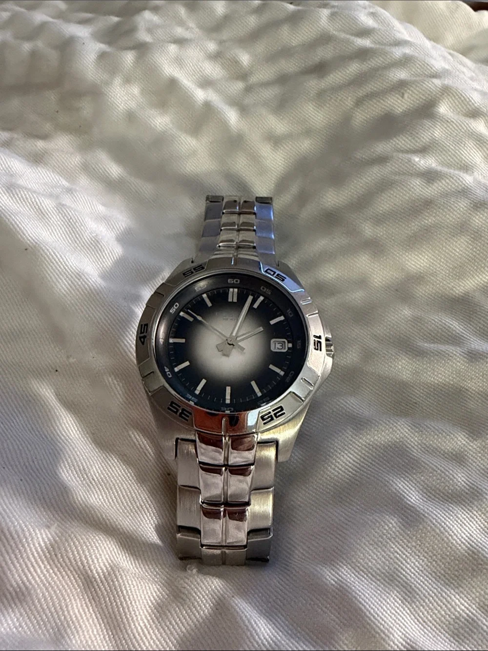 Fossil Silver Stainless Steel Men's Watch with Black Gradient Dial needs battery